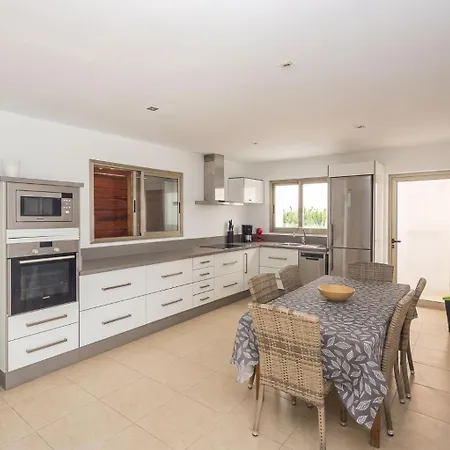 Willa Guestready - Tarantos Sea View And Pool