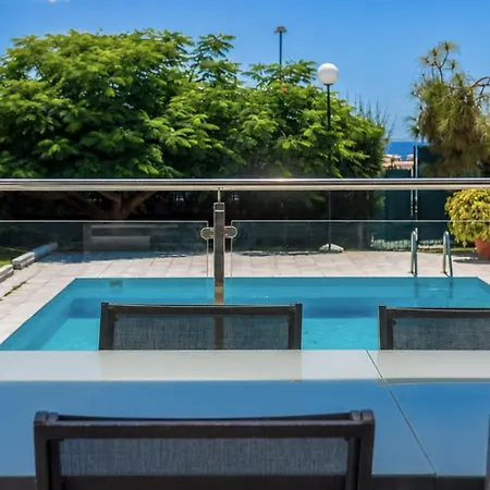 Willa Guestready - Tarantos Sea View And Pool *